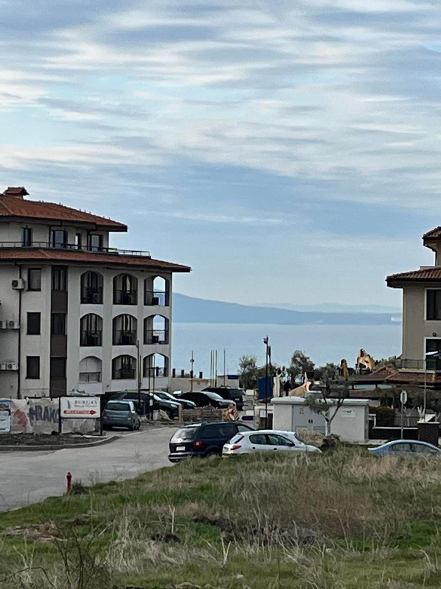 Луксозен Апартамент Анастасия-Сарафово На 150М От Морето 布尔加斯 外观 照片